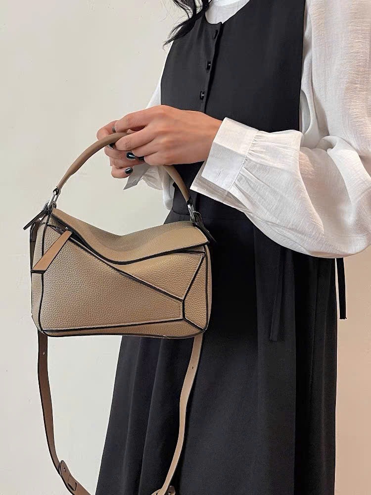 Túi Loewe đeo vai bằng da Puzzle Edge