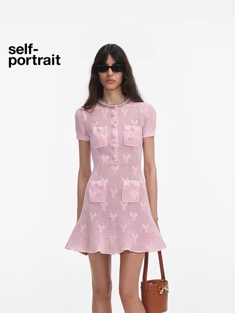 Váy Sel-Portrait len lưới hồng đuôi cá cổ đá ngọc trai