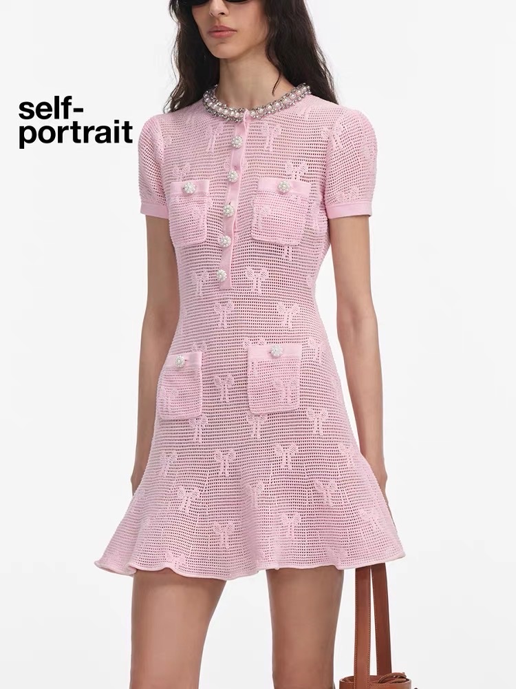 Váy Sel-Portrait len lưới hồng đuôi cá cổ đá ngọc trai