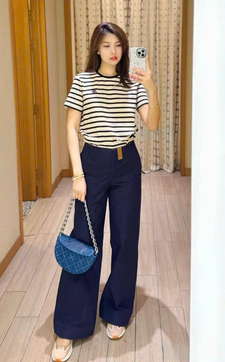 Tshirt Tory Burch kẻ ngang logo túi ngực