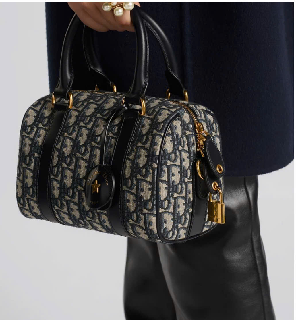 Túi trống Dior logo navy sz to (20x5cm)