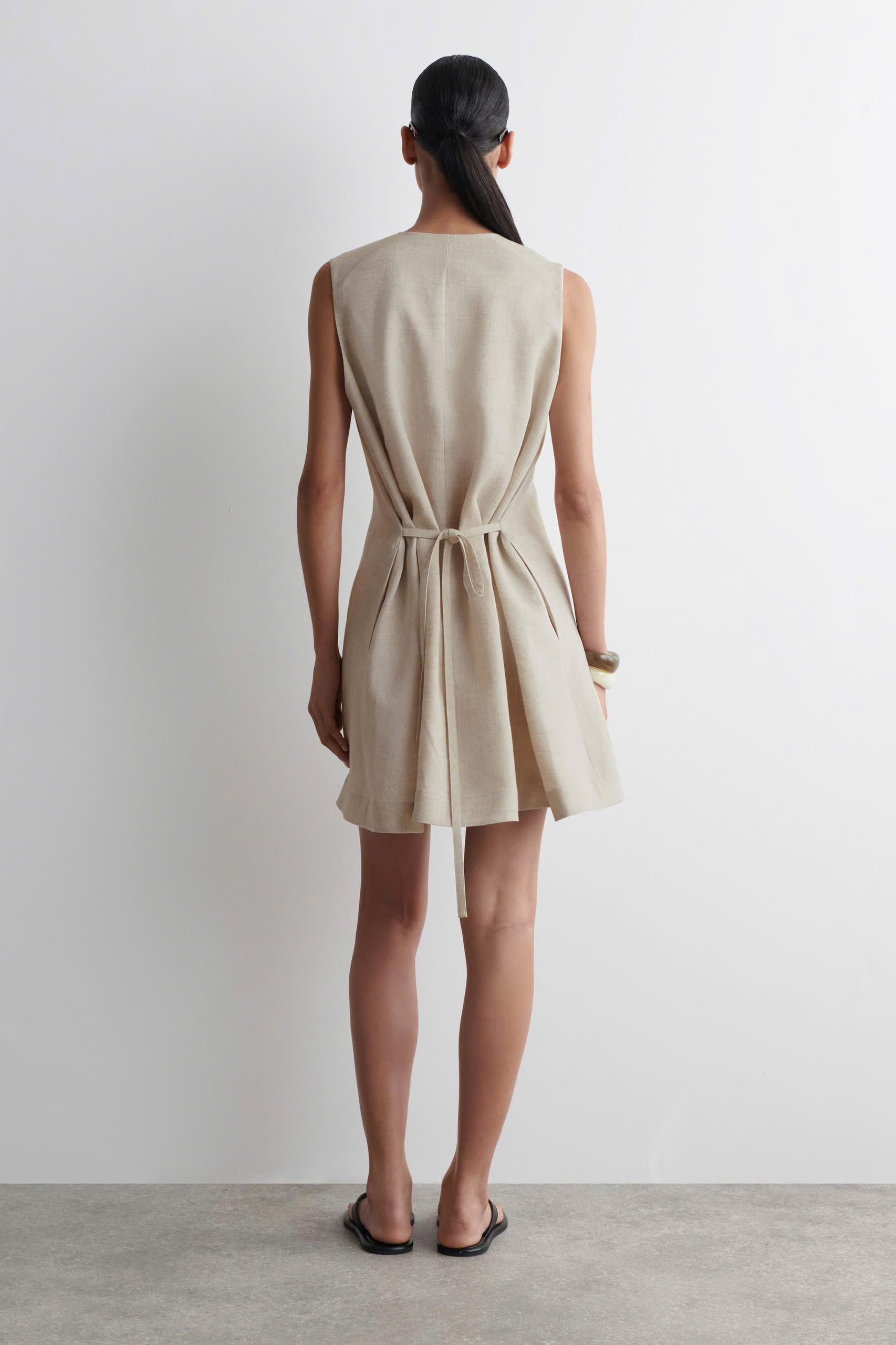 Váy COS linen sát nách khuy trước dáng A kèm belt