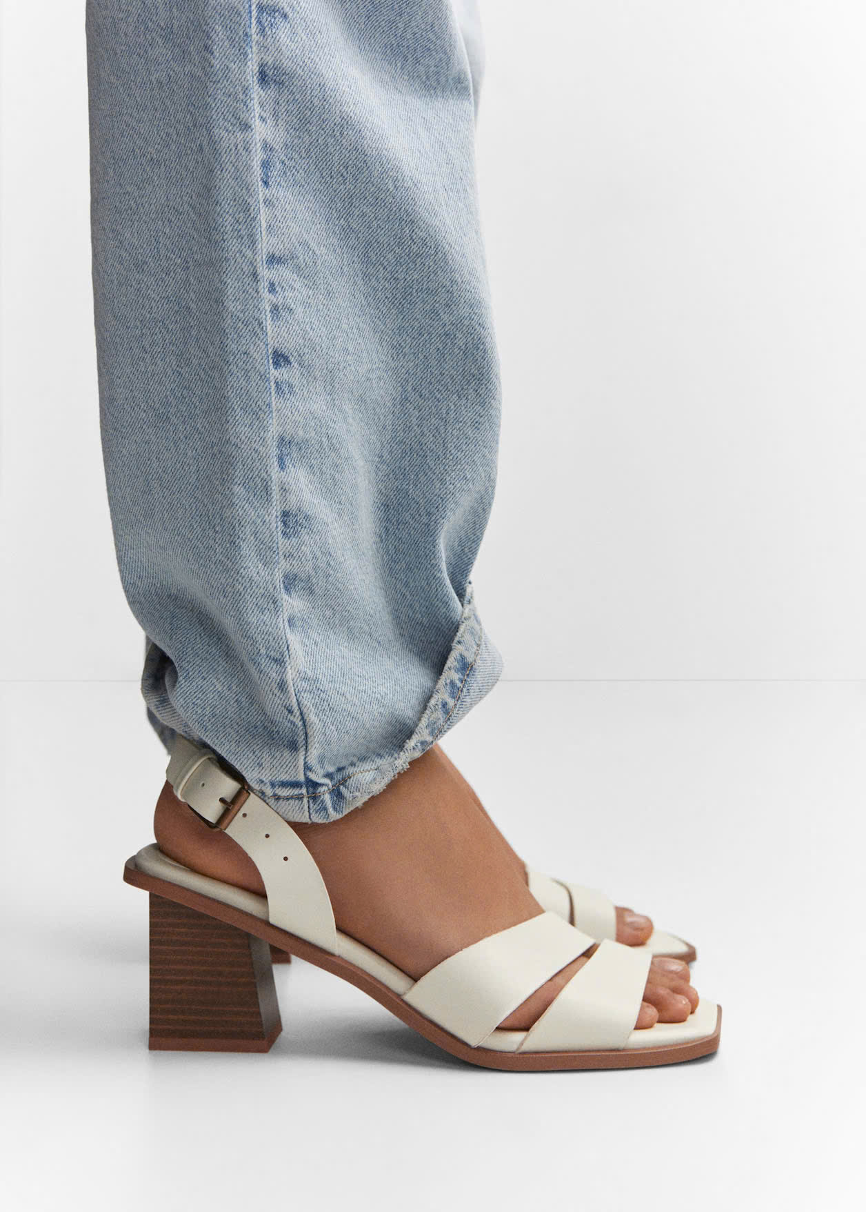 Sandal MNG gót vuông