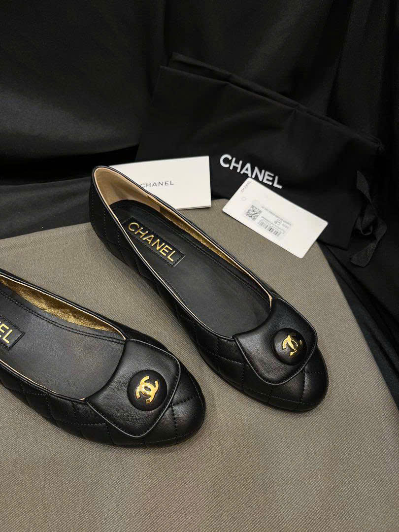 Giày búp bê khuy Chanel