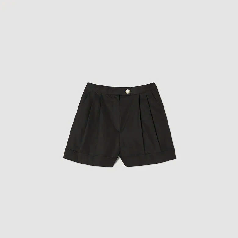 Quần short SANDRO đen khuy ngọc trai