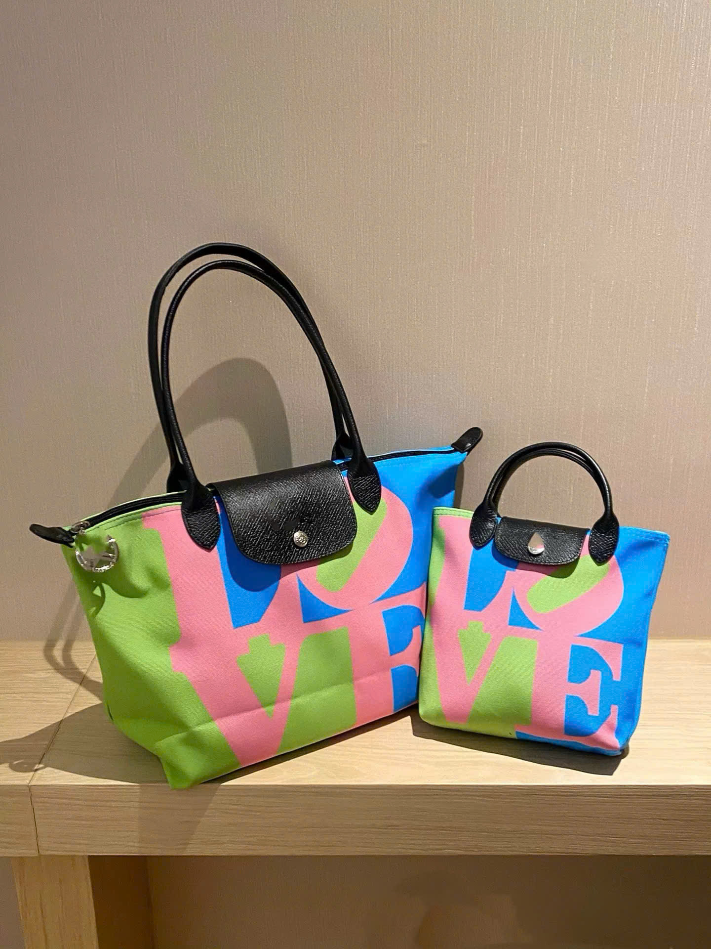 Túi Longchamps canvas series chữ LOVE
