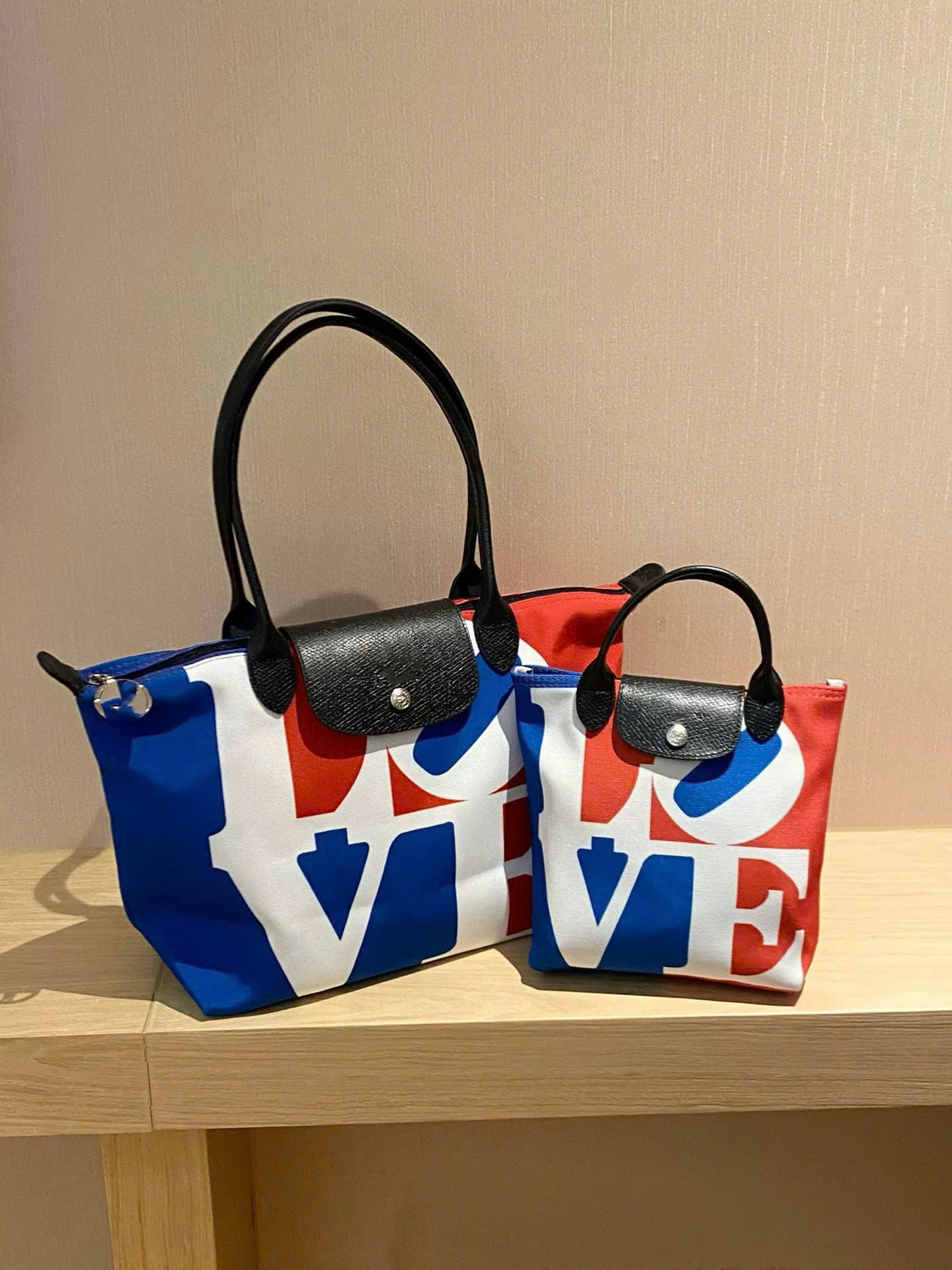 Túi Longchamps canvas series chữ LOVE