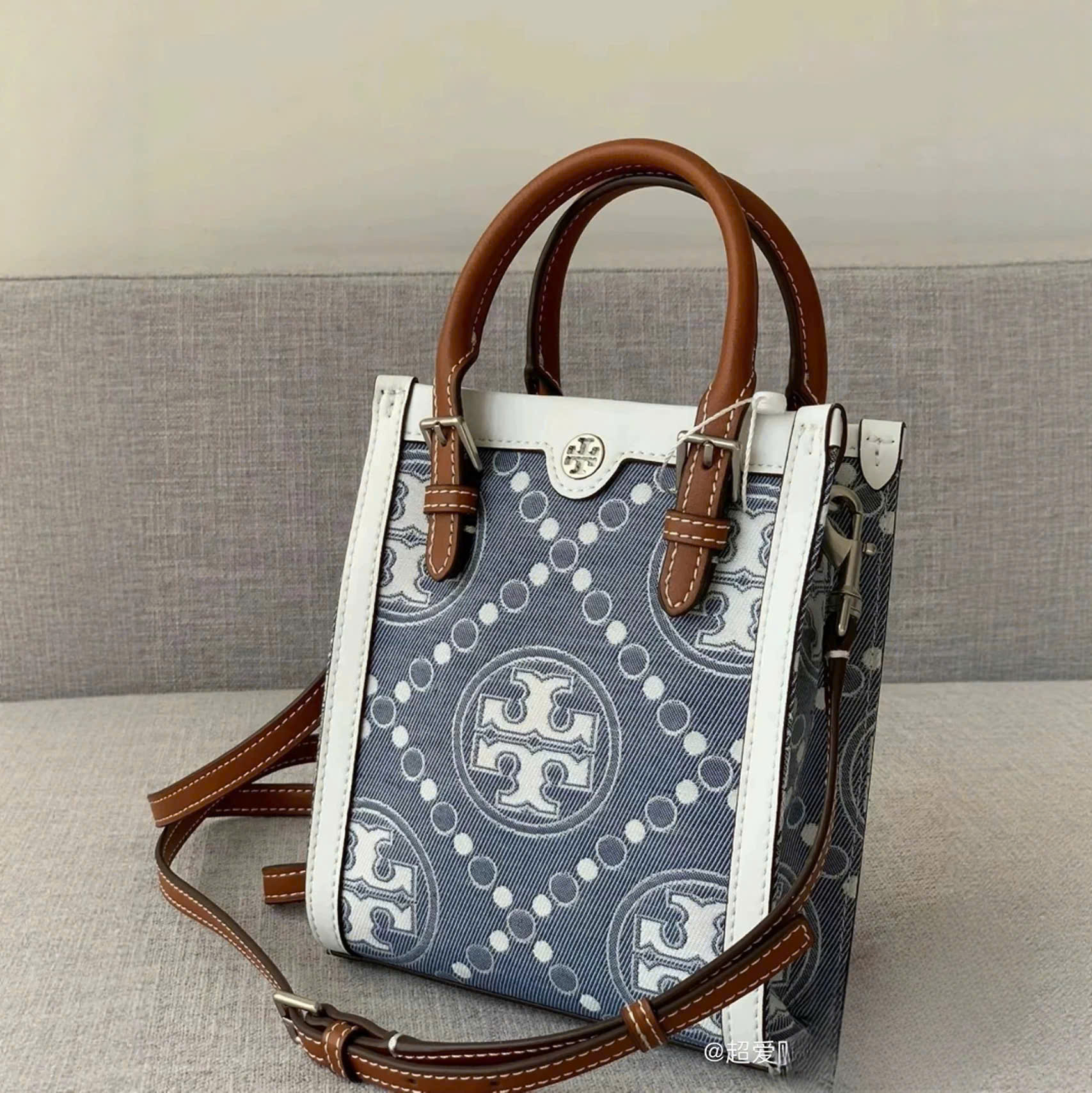 Túi Tory Burch pocket monogram denim