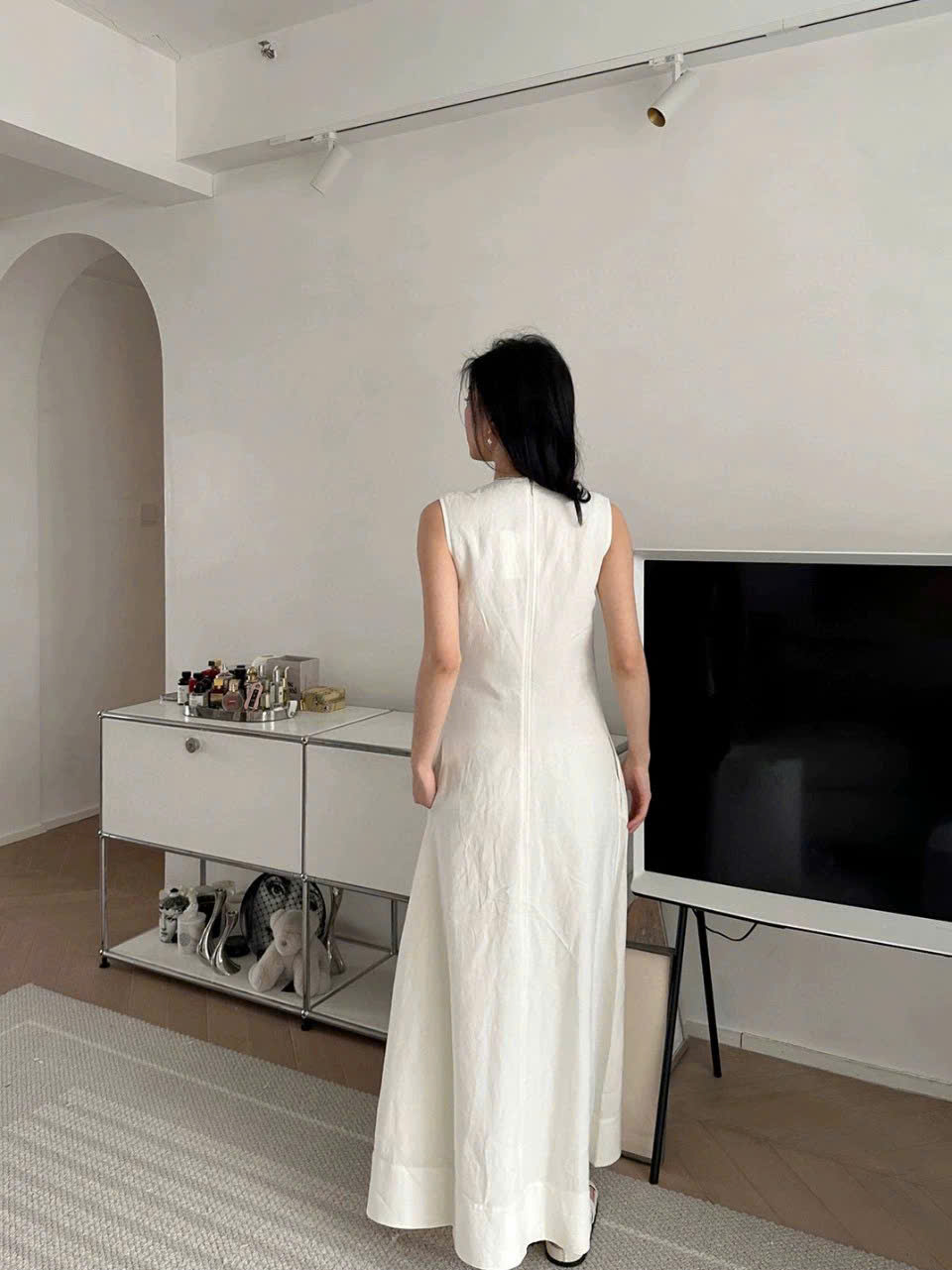 Váy Poplin cổ chữ V xẻ sâu TOTEME