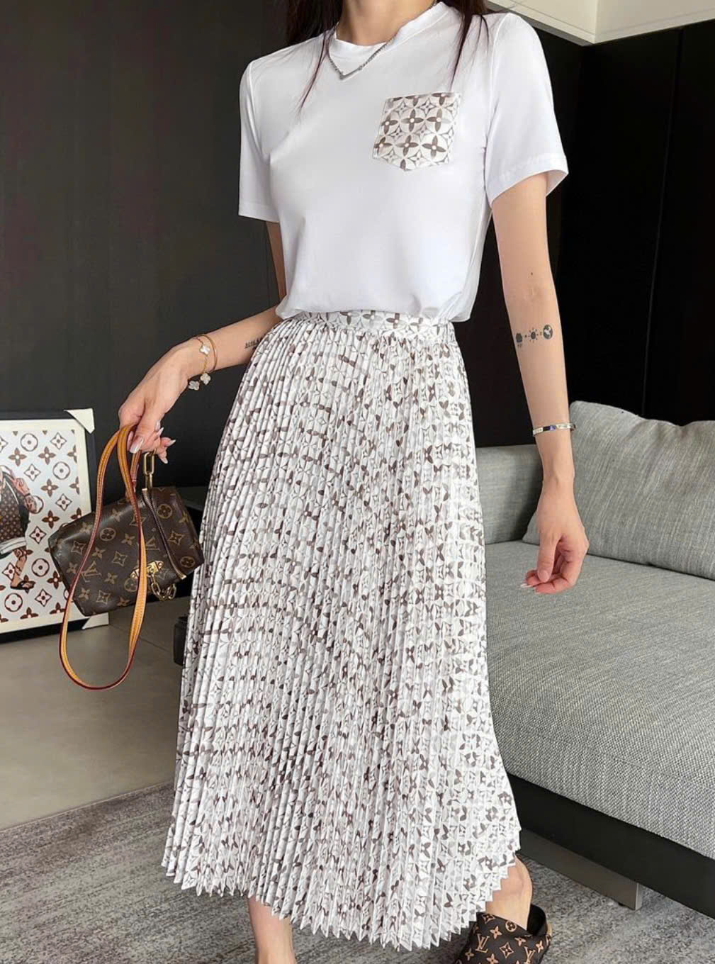 Set Louis Vuiton Áo Tshirt + Chân váy midi lụa 3 màu