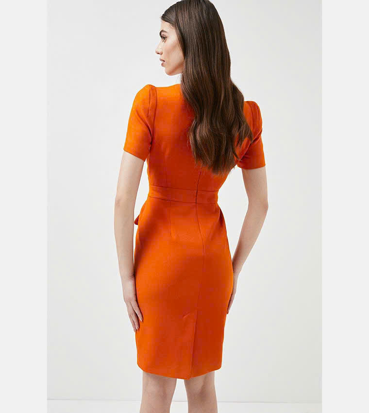 Váy Karen Millen màu cam dáng bút chì