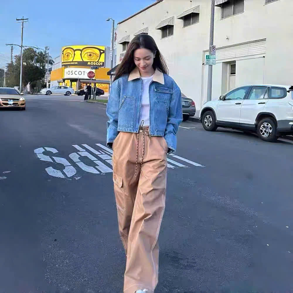 Áo khoác denim có đinh