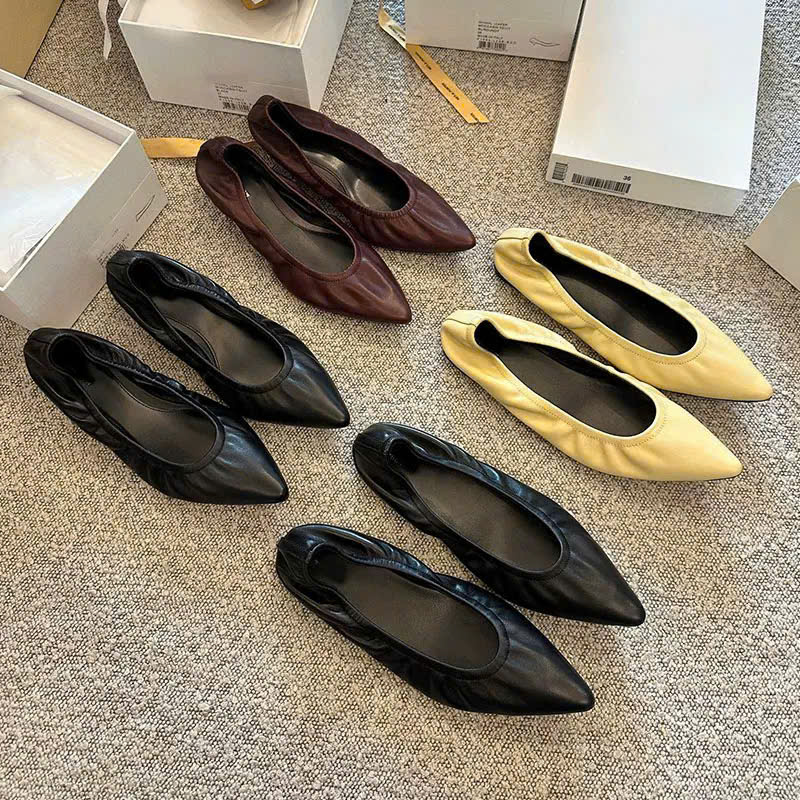 Giày bệt The Row mũi nhọn