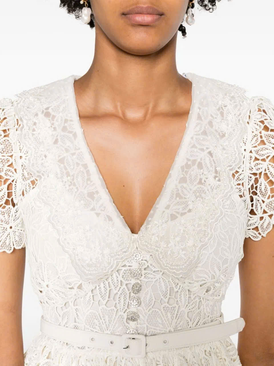 Váy ngắn thắt lưng họa tiết hoa macramé