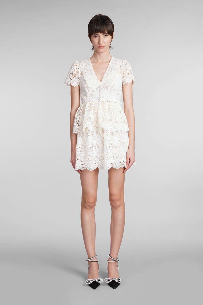 Váy ngắn thắt lưng họa tiết hoa macramé