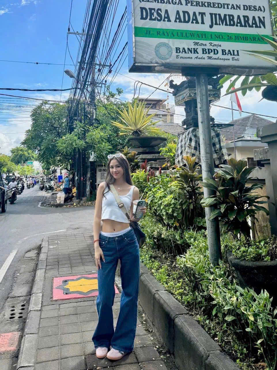 Quần denim CK cạp trắng dáng suông