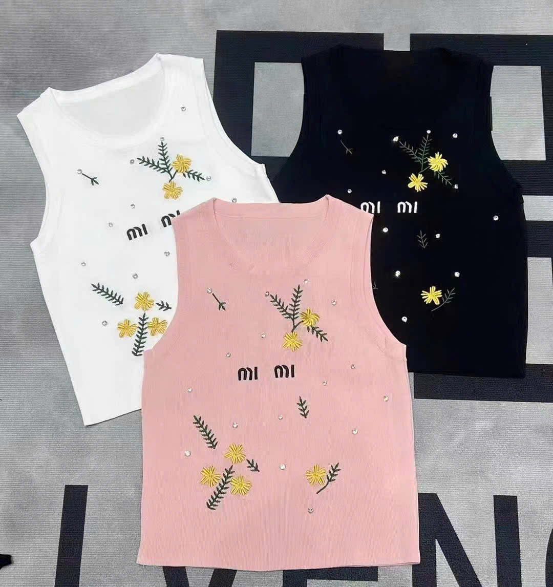 Top dệt kim MiuMiu đính kim sa