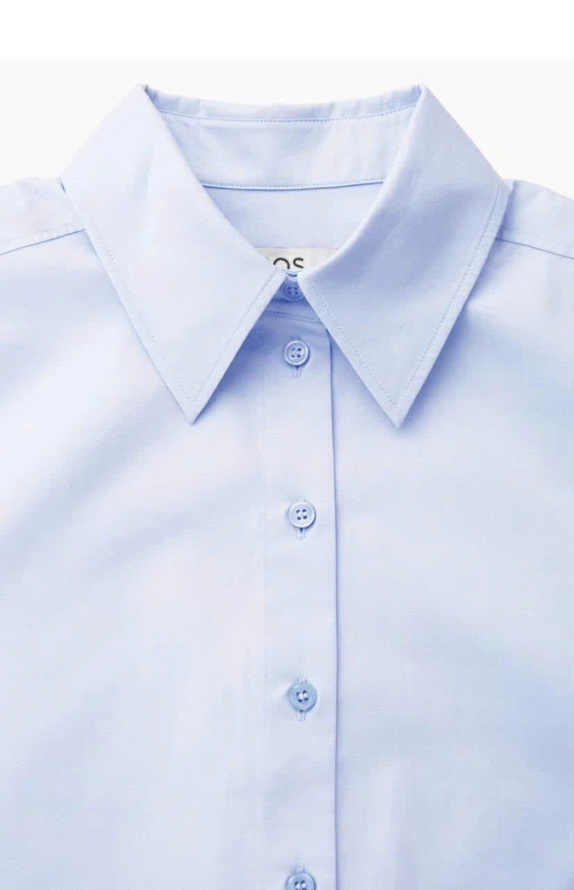 Sơ mi COS xanh cổ đức độn vai