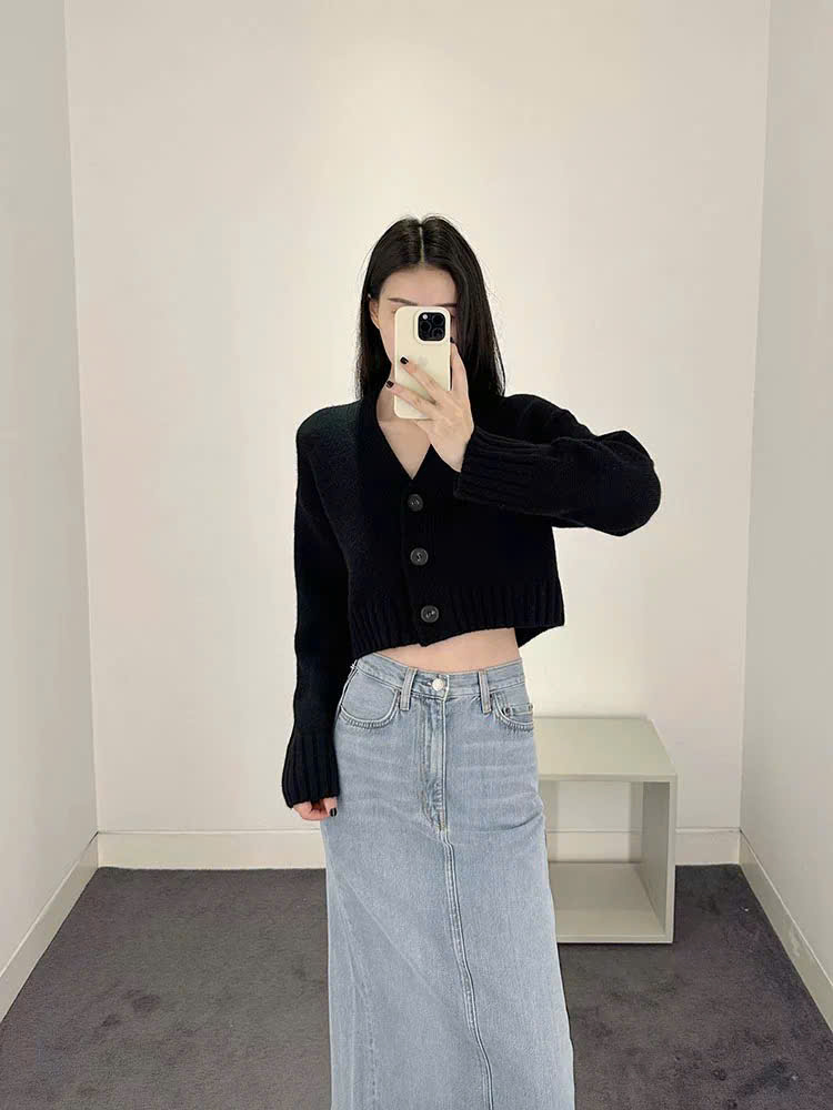 Cardigan COS khuy gỗ 2 màu dáng crop cổ V