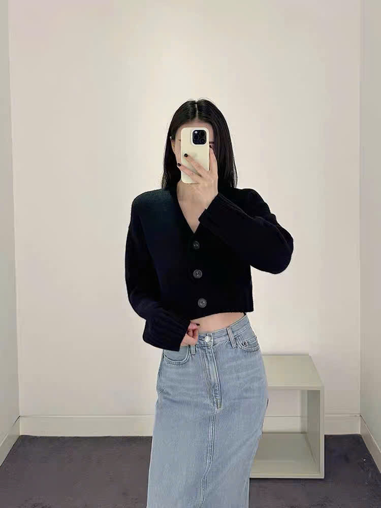 Cardigan COS khuy gỗ 2 màu dáng crop cổ V