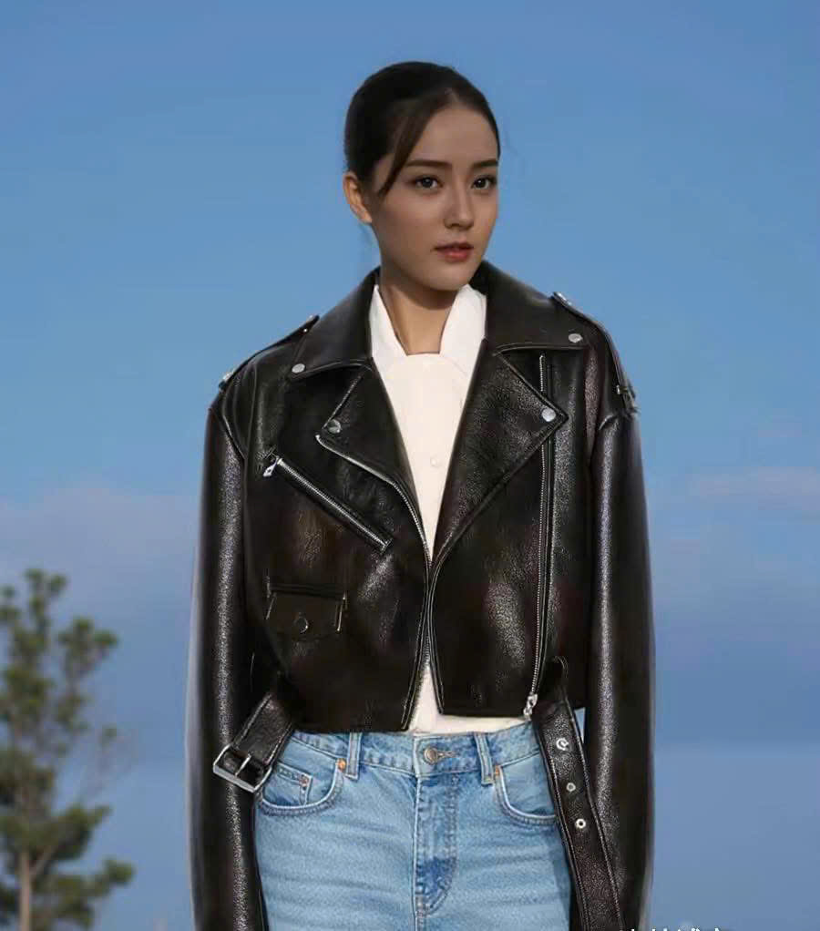 Jacket da Zara túi ngực cổ bẻ màu đen