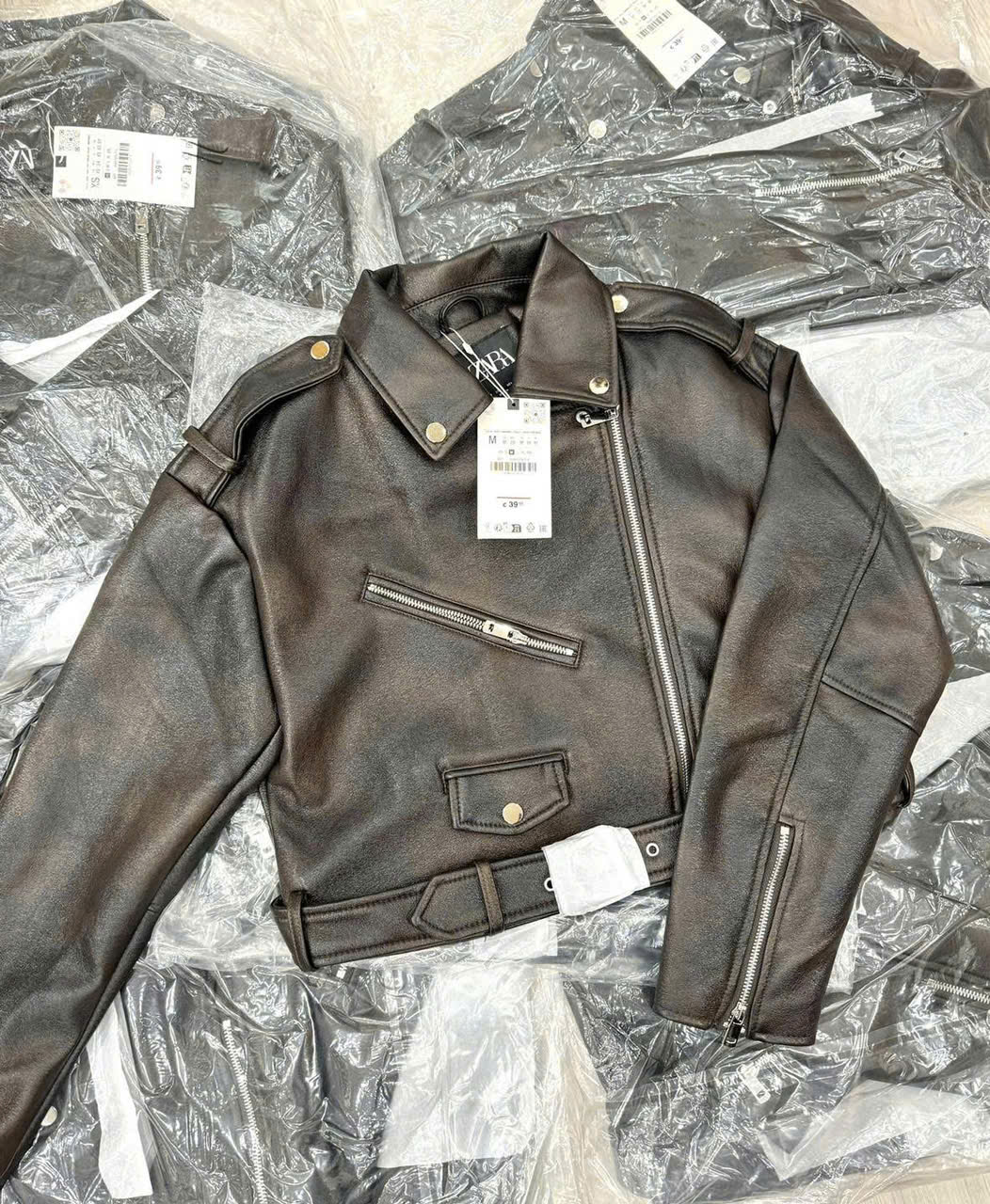 Jacket da Zara túi ngực cổ bẻ màu đen