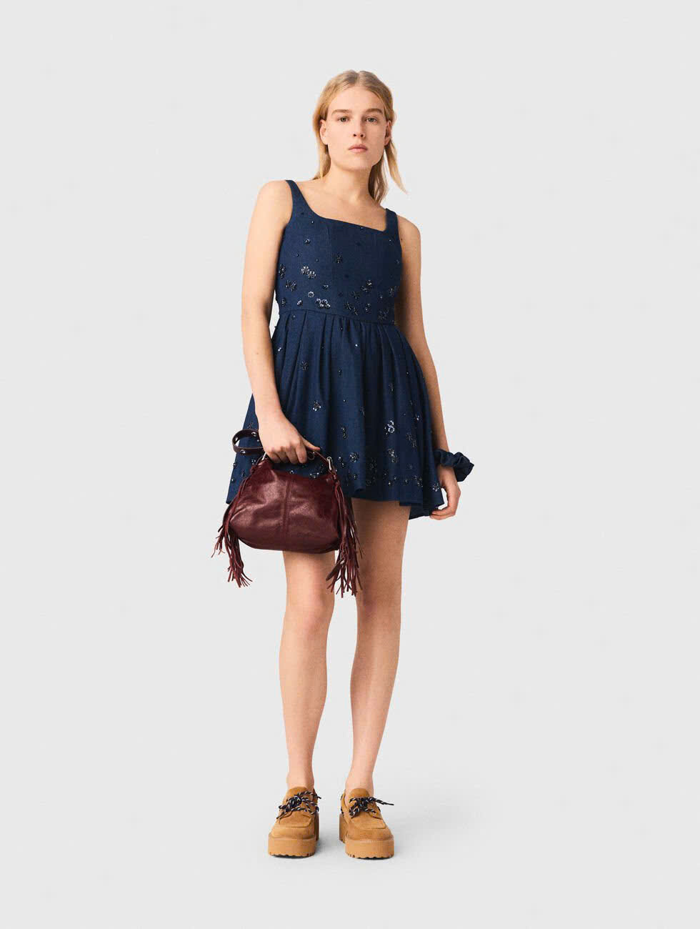 Váy denim xòe thêu