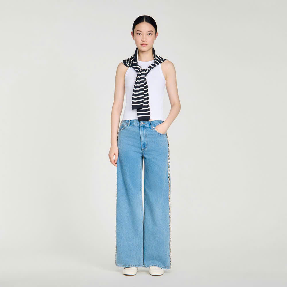 Quần jeans ống đính đá