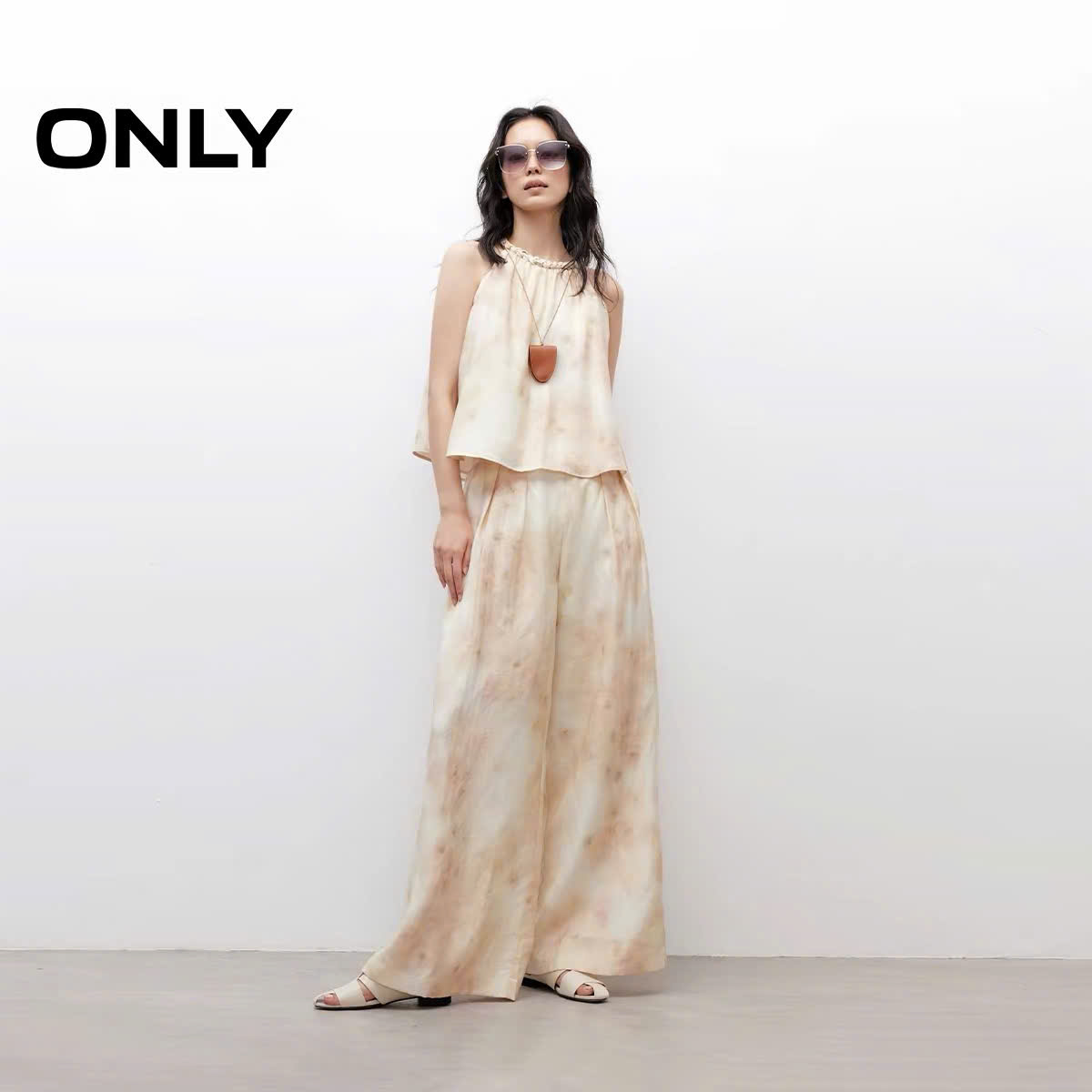 Top lụa ONLY cổ yếm xoắn thừng 2 màu