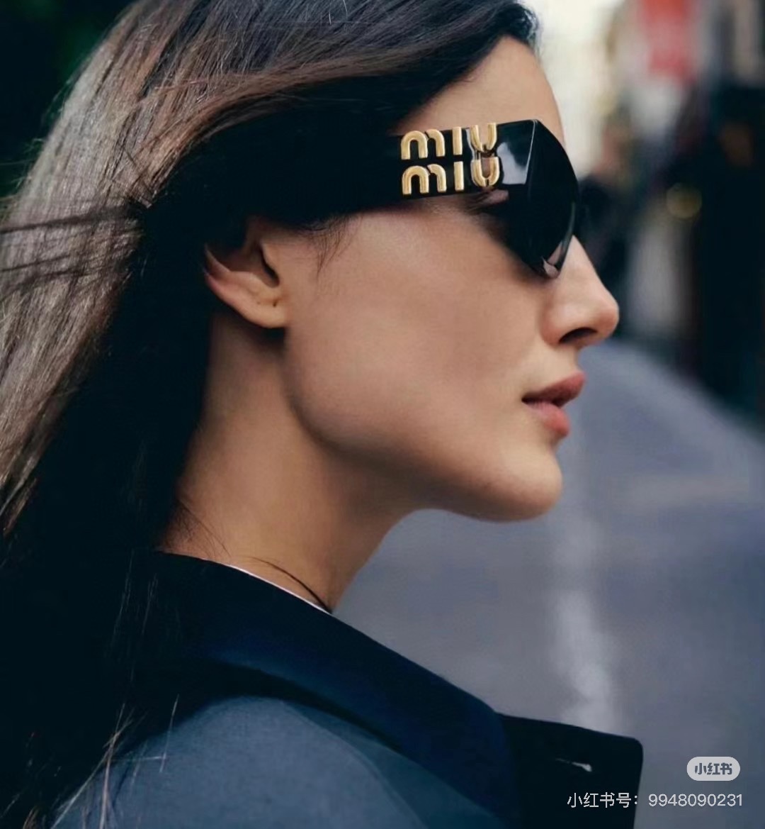 Kính Miumiu OMU 110S