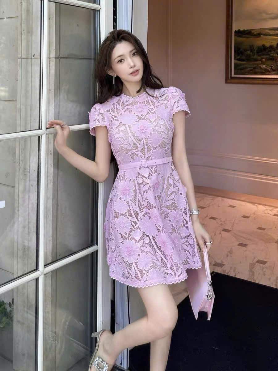 Váy SELF-PORTRAIT ren dập ngắn tay dáng mini màu hồng kèm belt