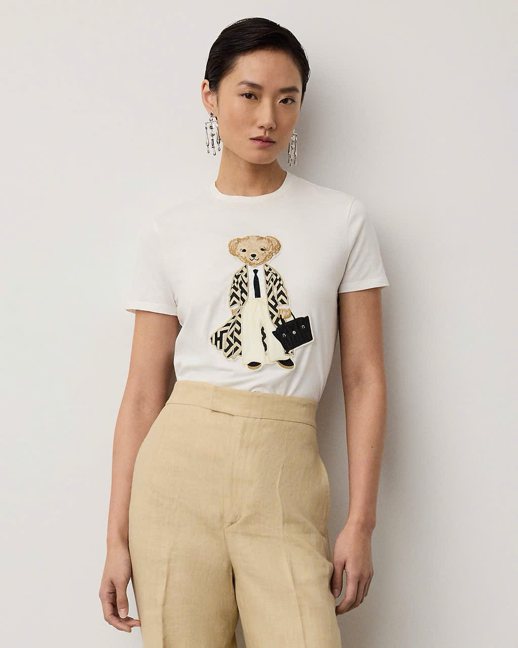 Tshirt Polo gấu mặc áo trenchcoat ZicZac