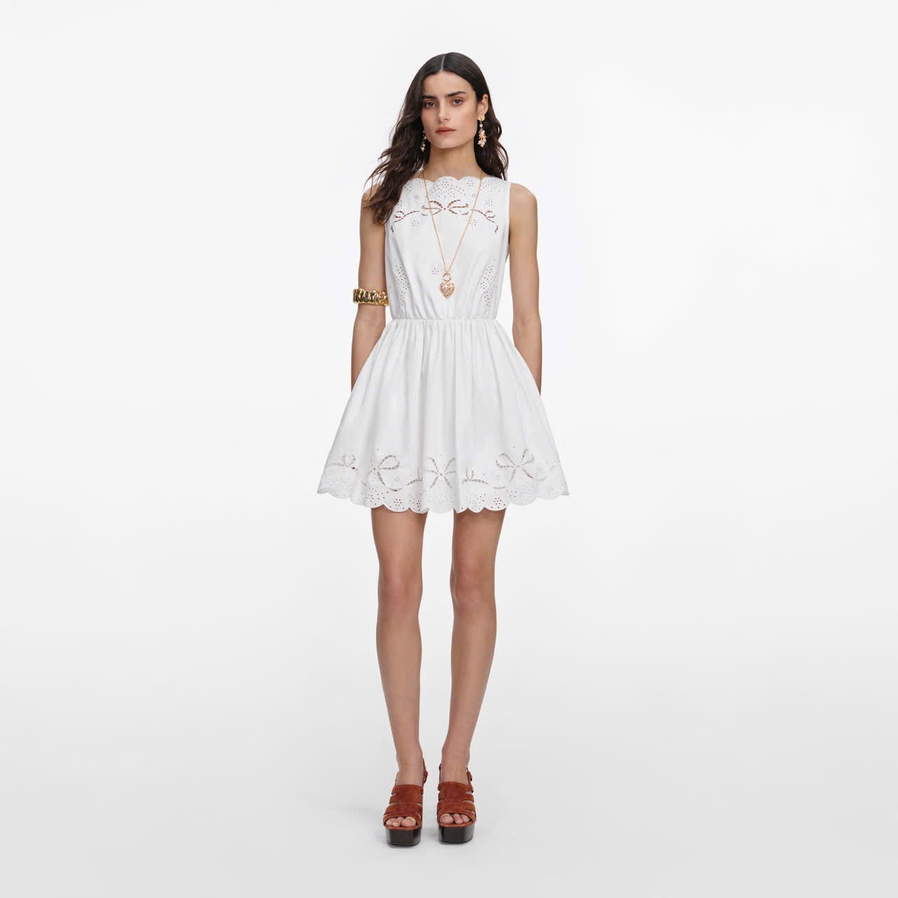 VÁY NGẮN THÊU BẰNG VẢI COTTON TRẮNG