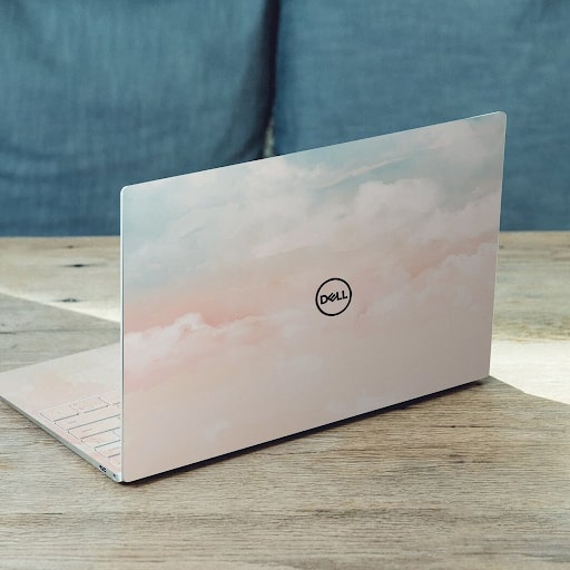 Bạn hoàn toàn có thể trang trí laptop theo sở thích của mình
