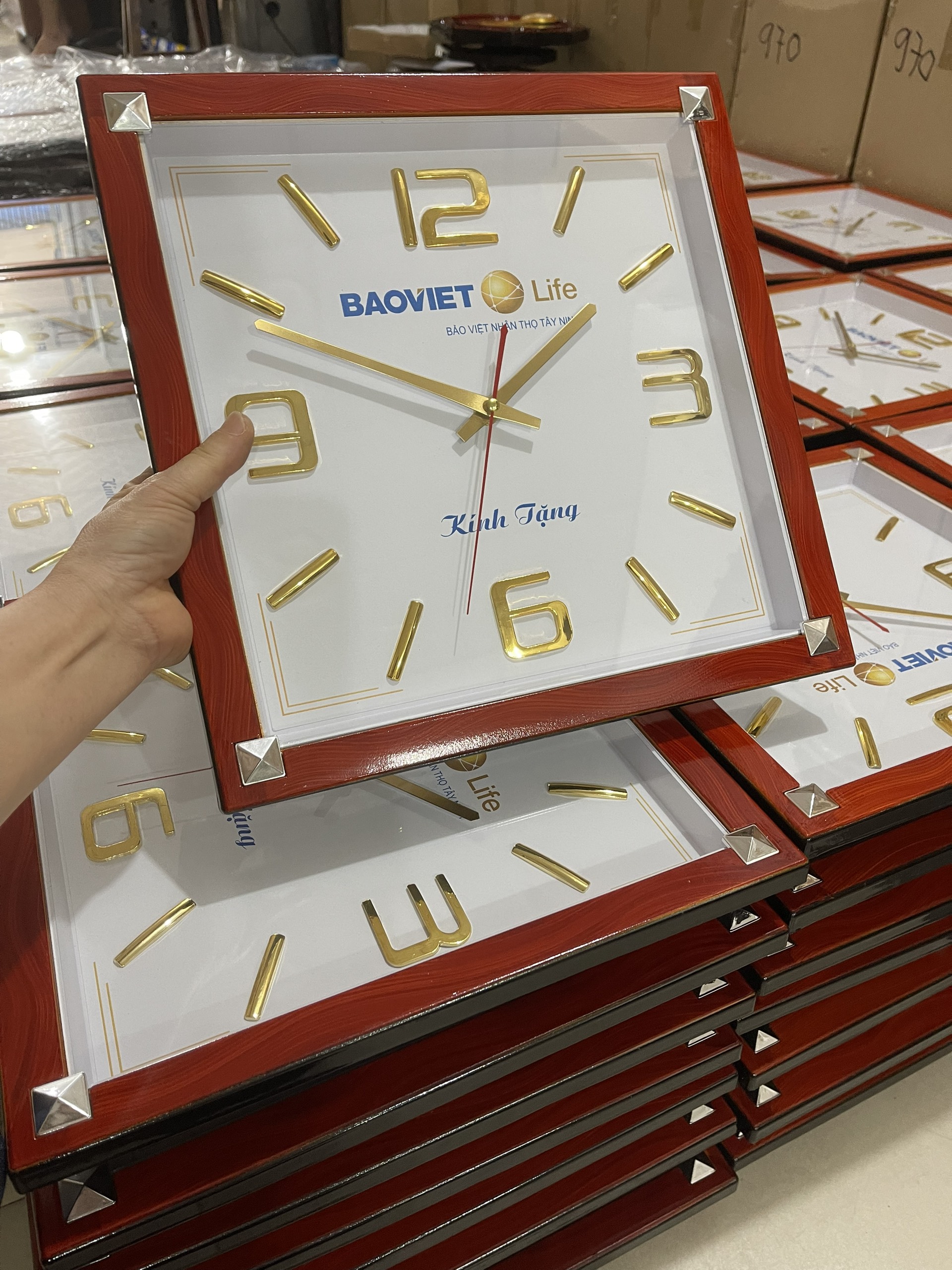 Đồng hồ treo tường in logo Bảo Việt life Đồng hồ treo tường in logo Bảo Việt life