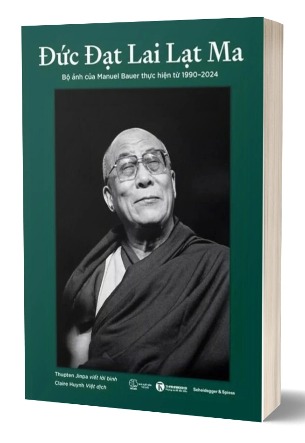 Sách Đức Đạt Lai Lạt Ma - Bộ ảnh của Manuel Bauer thực hiện từ 1990-2024 (Thupten Jinpa)