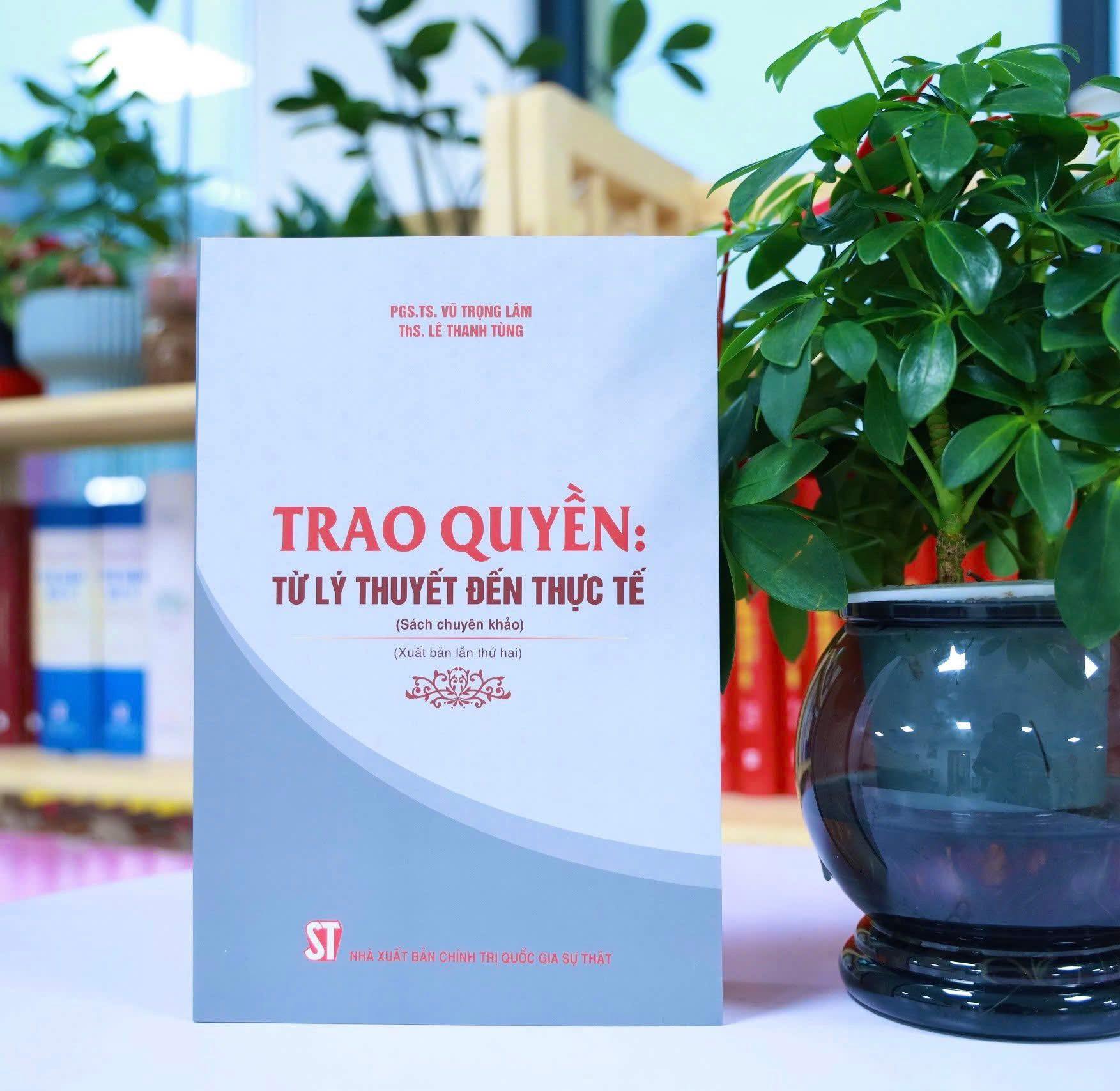 Trao quyền: Từ lý thuyết đến thực tế - PGS.TS. Vũ Trọng Lâm và ThS. Lê Thanh Tùng 