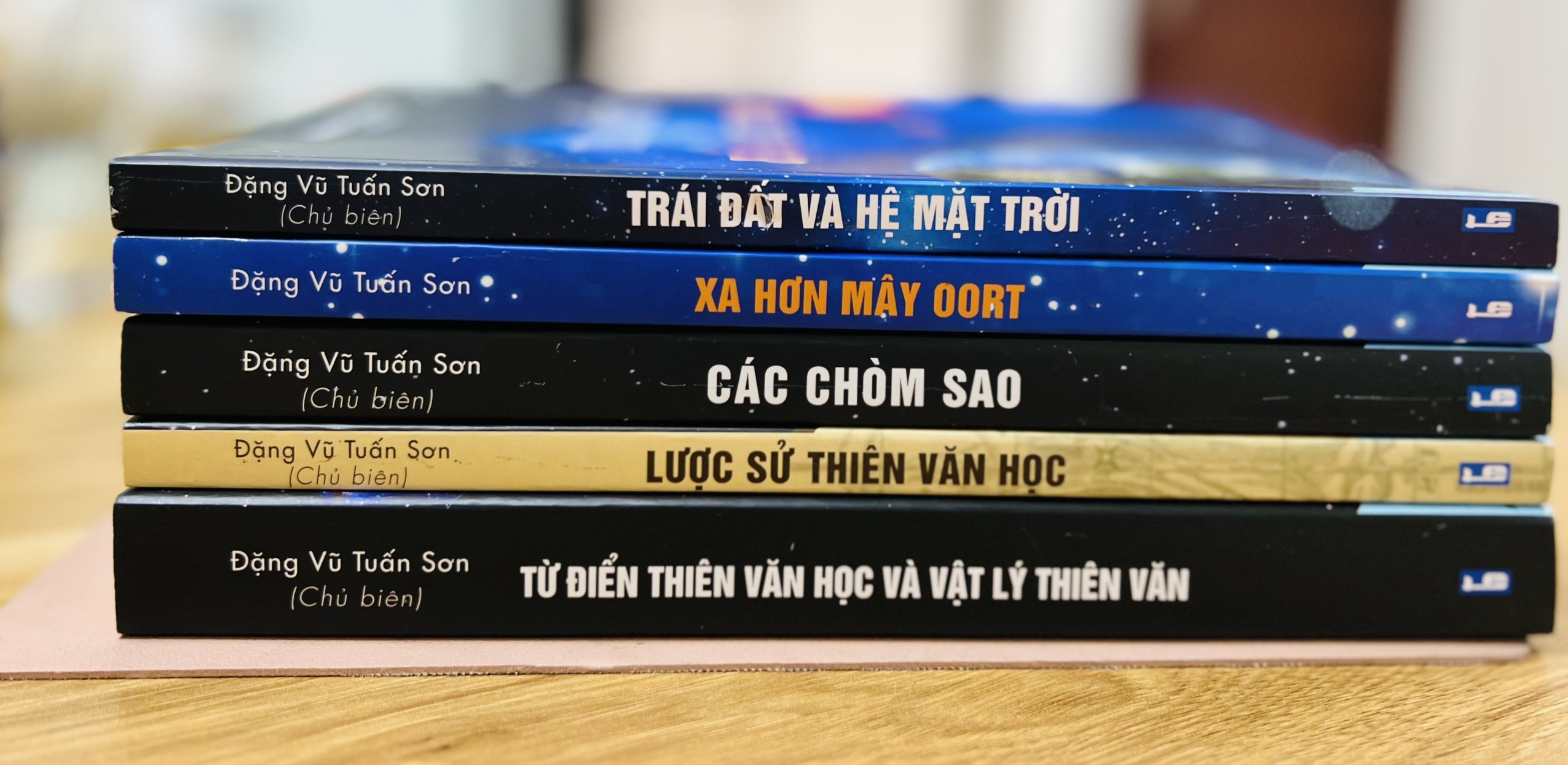 Bức Tranh Vũ Trụ Đặng Vũ Tuấn Sơn