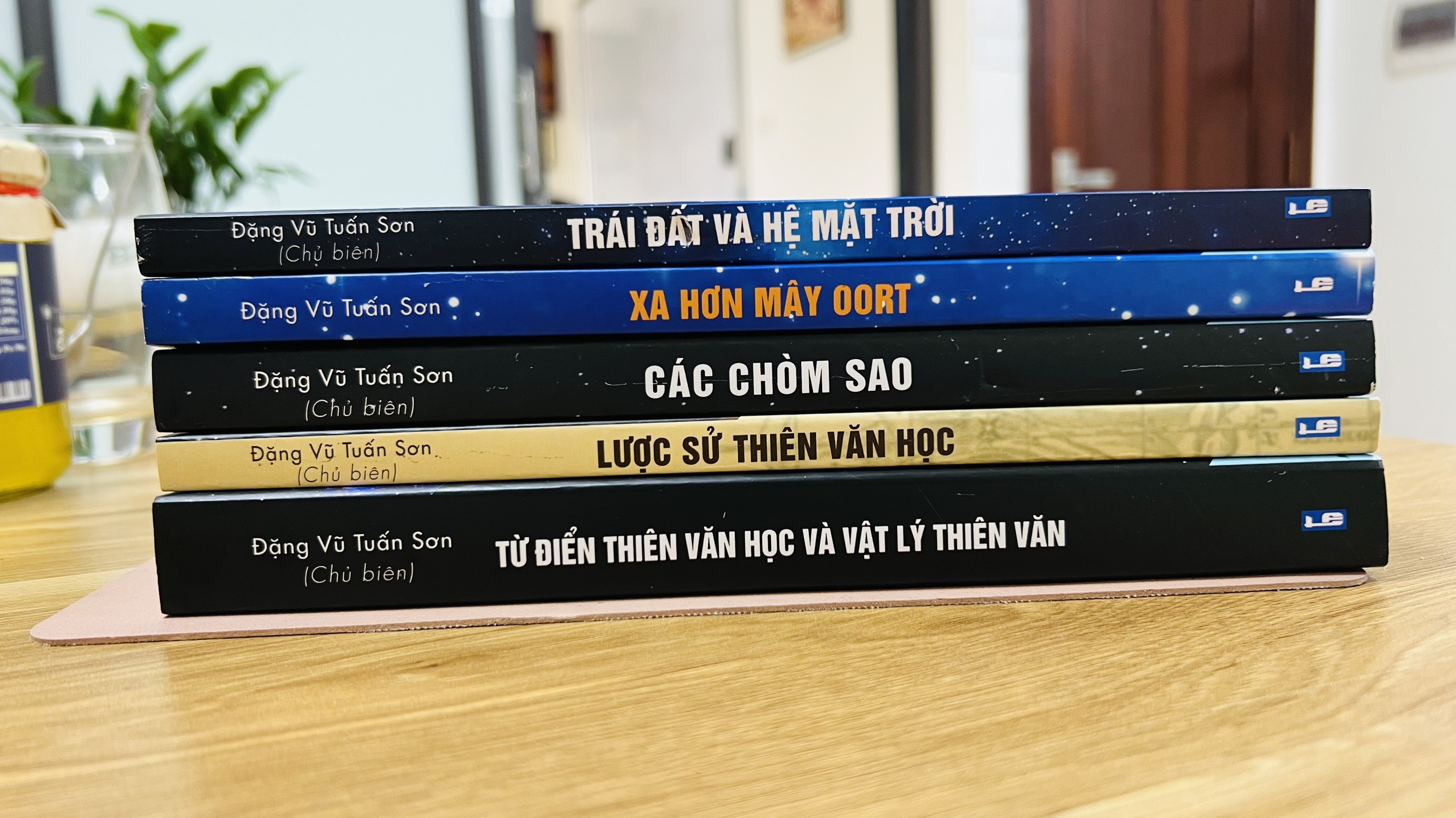 Bức Tranh Vũ Trụ Đặng Vũ Tuấn Sơn