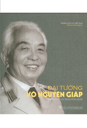 Sách Đại Tướng Võ Nguyên Giáp - General Vo Nguyen Giap (Sách Ảnh) (Bìa Cứng) - Thông Tấn Xã Việt Nam