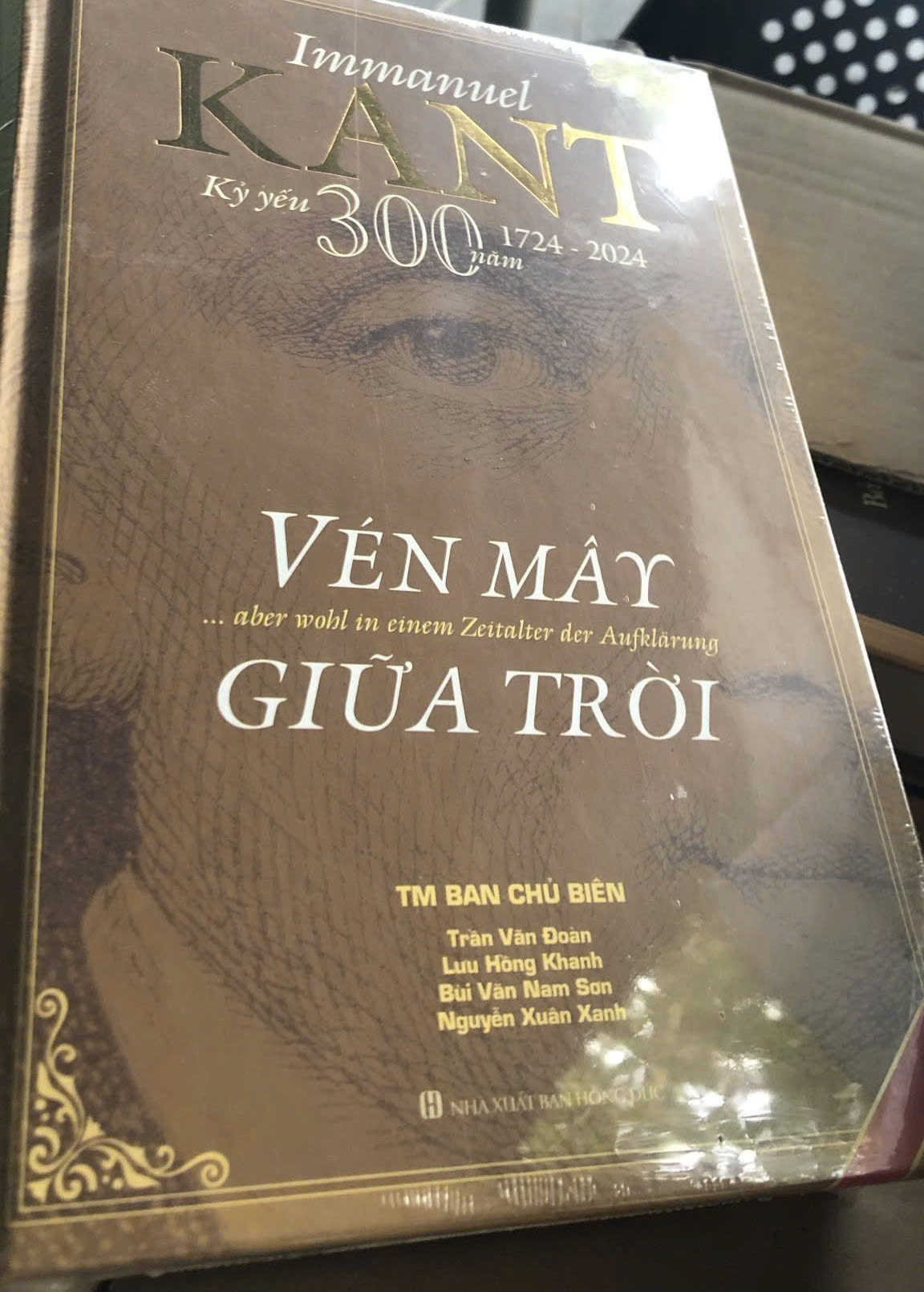 Vén Mây Giữa Trời - Kỷ Yếu 300 Năm Immanuel Kant (1724 - 2024)