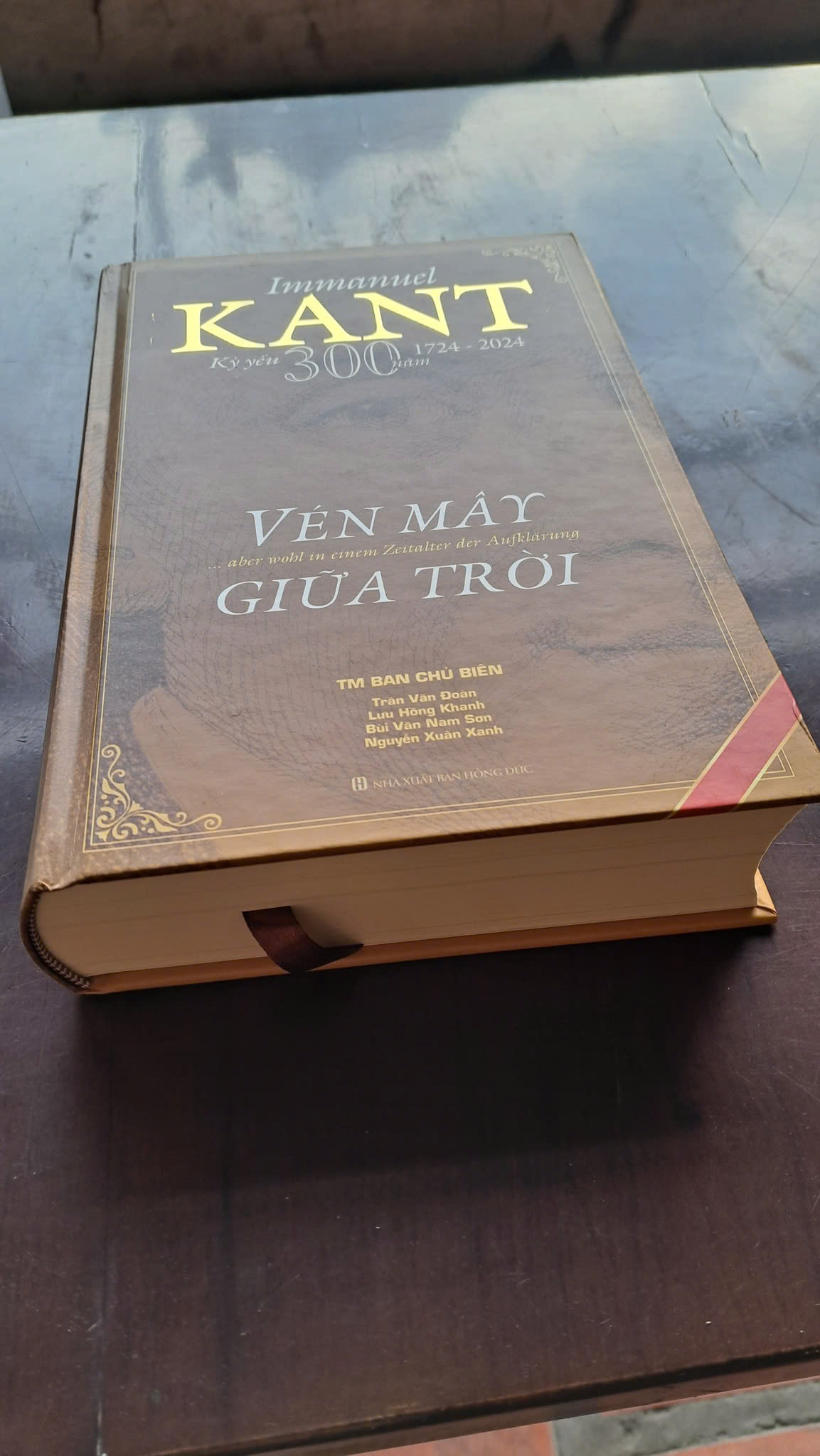 Vén Mây Giữa Trời - Kỷ Yếu 300 Năm Immanuel Kant (1724 - 2024)