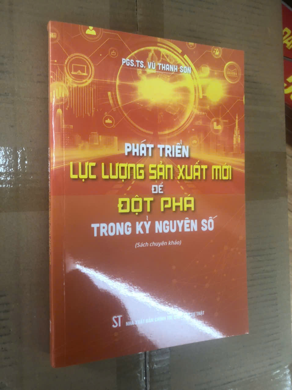 Phát triển lực lượng sản xuất mới để đột phá trong kỷ nguyên số (Sách chuyên khảo) PGS.TS. Vũ Thanh Sơn