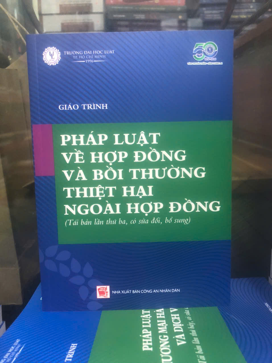 Giáo trình pháp luật về hợp đồng và bồi thường thiệt hại ngoài hợp đồng - Đại học Luật TP. HCM