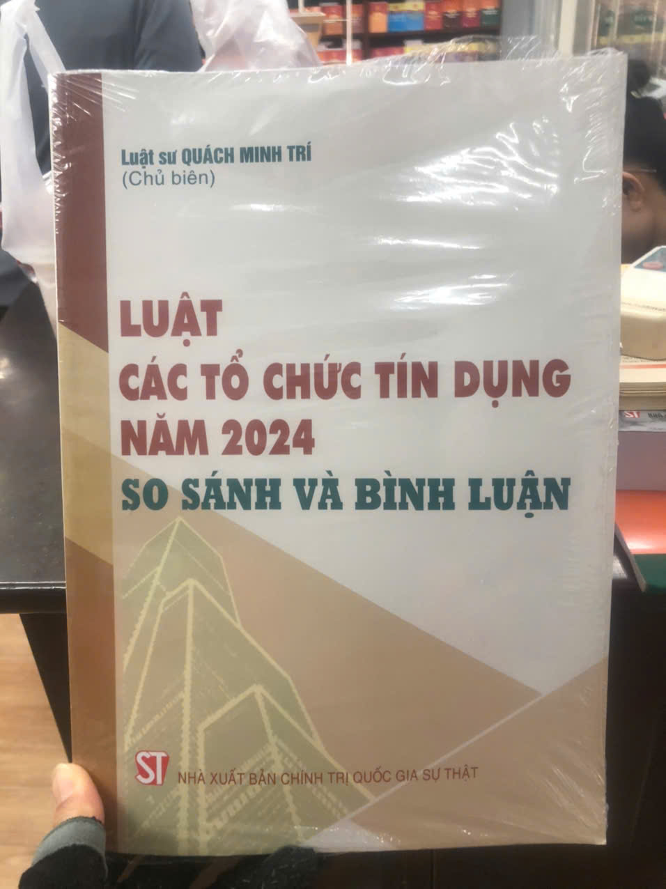 Luật Các tổ chức tín dụng năm 2024 So sánh và bình luận - Luật sư Quách Minh Trí ( Chủ Biên)