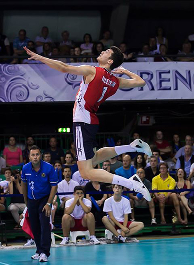 Kỹ thuật bóng chuyền - Phát bóng tấn công