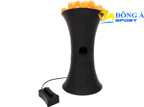Luyện tập với máy bắn bóng bàn