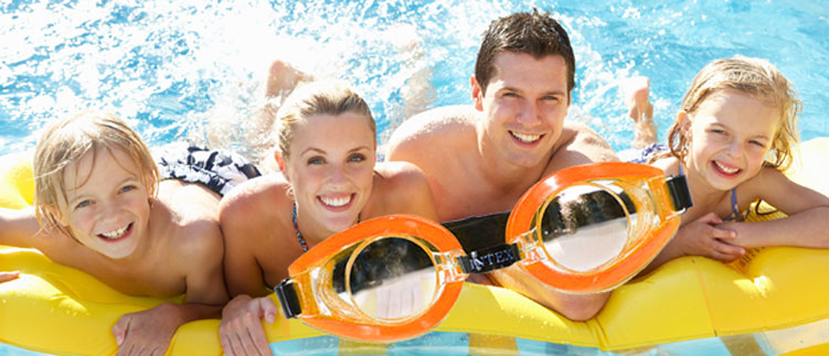 Những điều cần lưu ý khi mẹ cho bé đi bơi