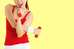 Lợi ích khi luyện tập với tạ tay đối với phái nữ