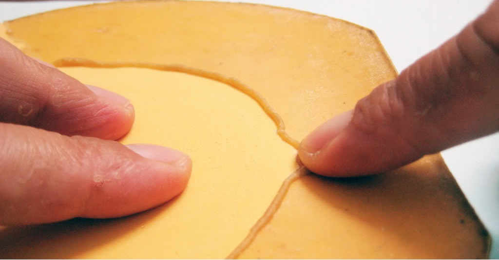 [Hướng dẫn] Cách lột keo dán mút vợt bóng bàn không bị rách mút